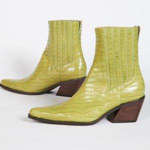 NEW Intentionally Blank Hillary Croc Boot